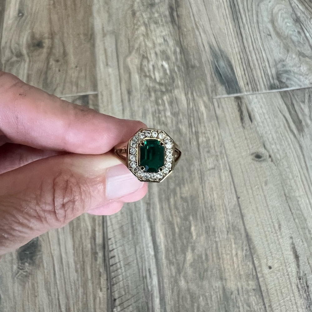 Green Gemstone & Rhinestone Ring - Picture 3 of 5
